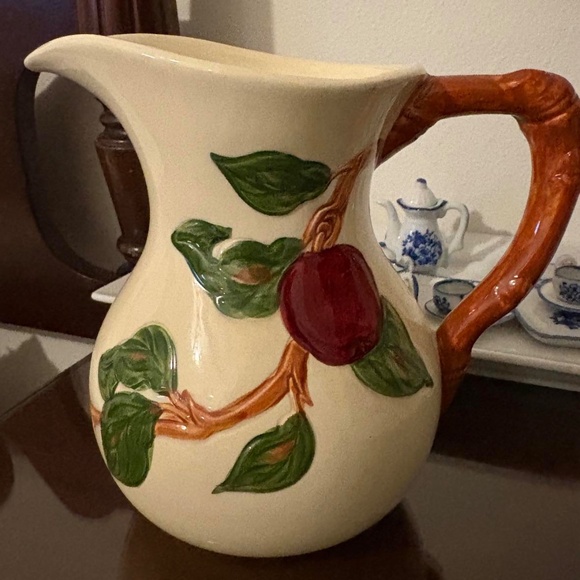 Apple Collection by Franciscan (USA Backstamp) 28 Ounce Pitcher - Picture 2 of 6